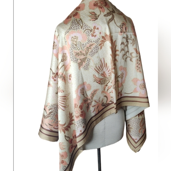 Tuckernuck Montecitto Chintz Scarf - Picture 7 of 11